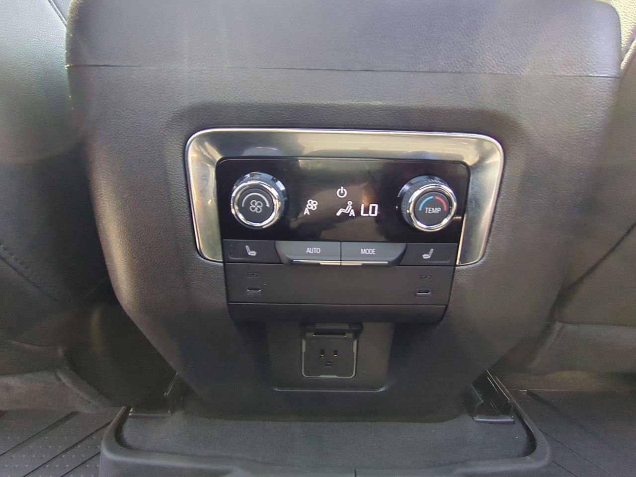 Used 2025 Chevrolet Tahoe Z71 w/ Comfort Package AWD/4WD image 21