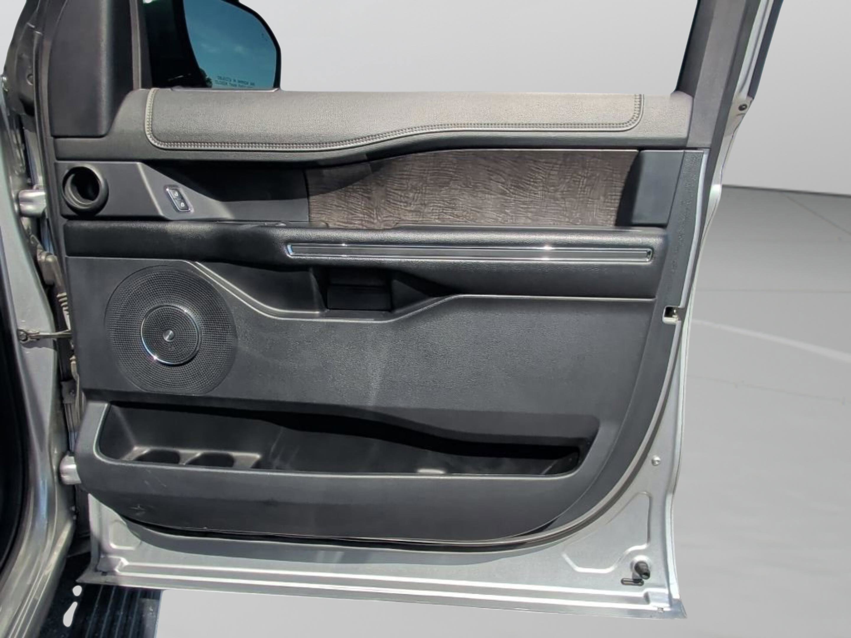 Used 2020 Ford Expedition Limited w/ Equipment Group 301A image 41