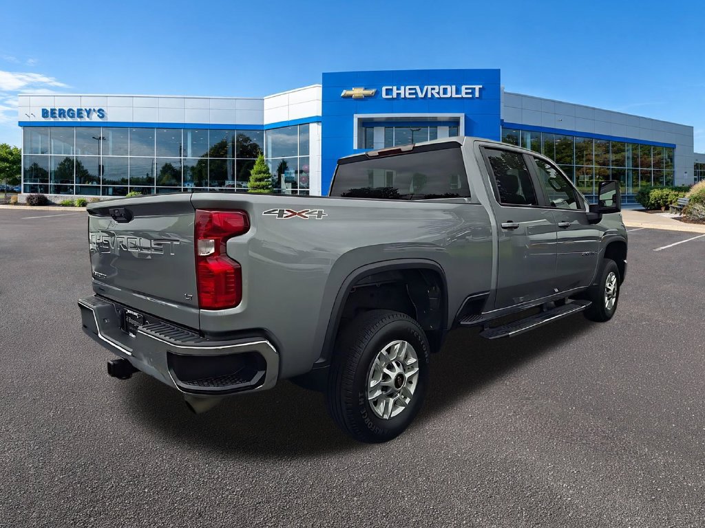 Used 2025 Chevrolet Silverado 2500 LT w/ Convenience Package AWD/4WD image 5