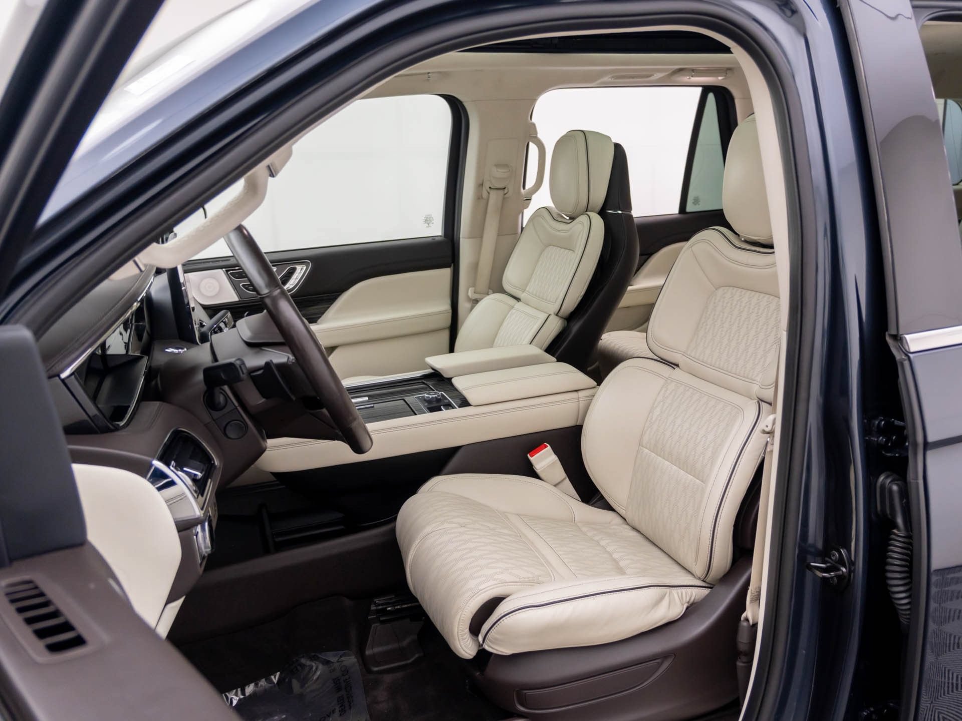 Used 2021 Lincoln Navigator Black Label AWD/4WD image 16