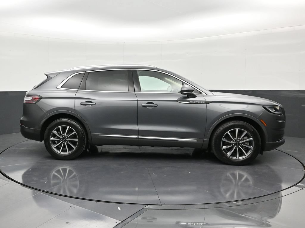 Used 2022 Lincoln Nautilus FWD image 6