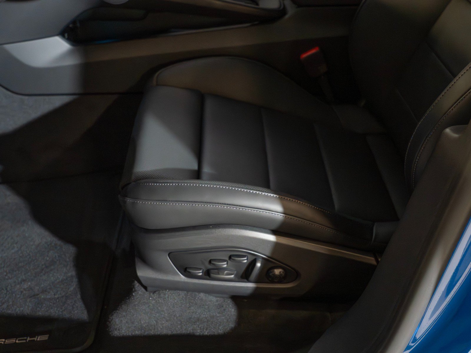 New 2026 Porsche Macan 4S Electric AWD/4WD image 16