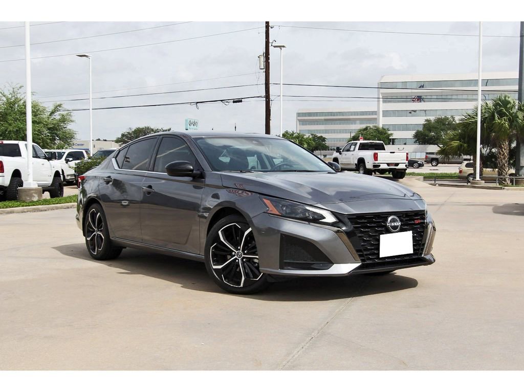 Used 2024 Nissan Altima 2.5 SR image 1