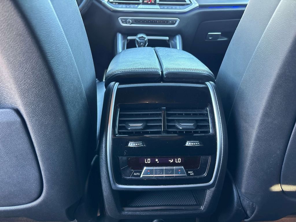 Used 2021 BMW X6 xDrive40i w/ M Sport Package image 11