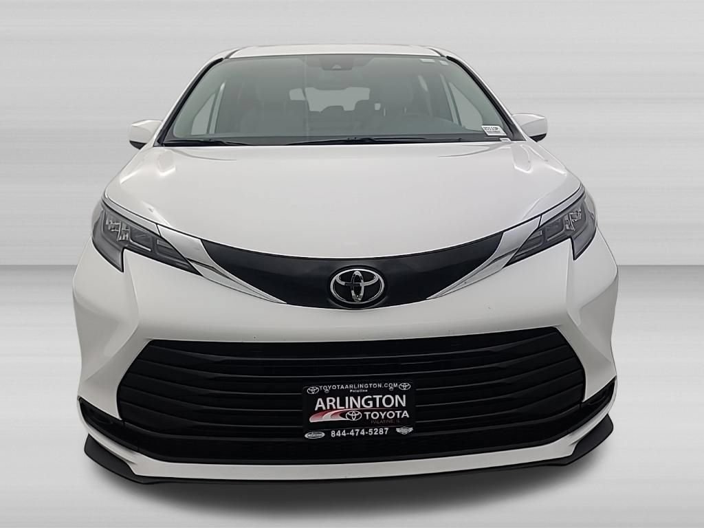 Used 2026 Toyota Sienna LE FWD image 10