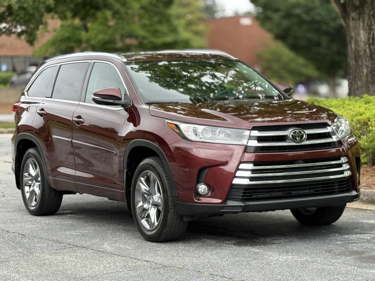 Used 2017 Toyota Highlander Limited Platinum AWD/4WD image 3