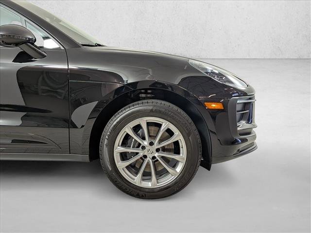 Certified 2025 Porsche Macan image 11