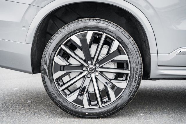 New 2026 Volvo XC90 B6 Plus w/ Protection Package Premier image 17