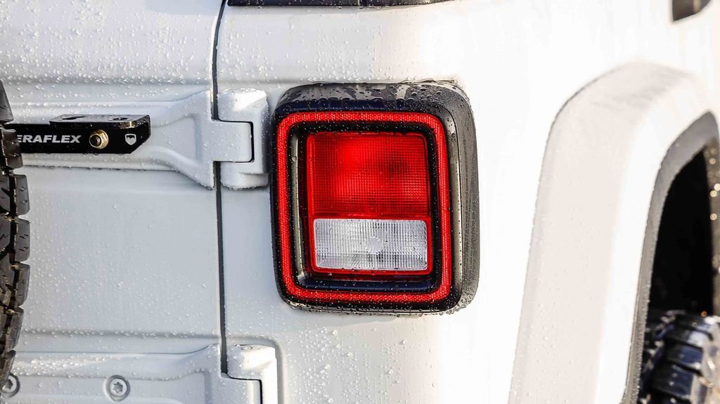 Used 2019 Jeep Wrangler Unlimited Sahara AWD/4WD image 10
