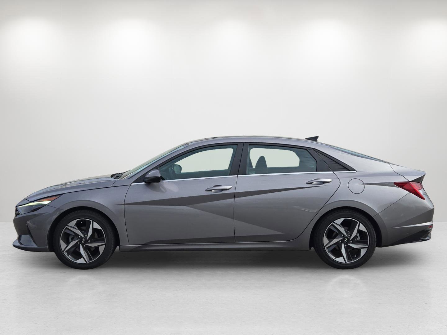 Used 2023 Hyundai Elantra Limited image 9
