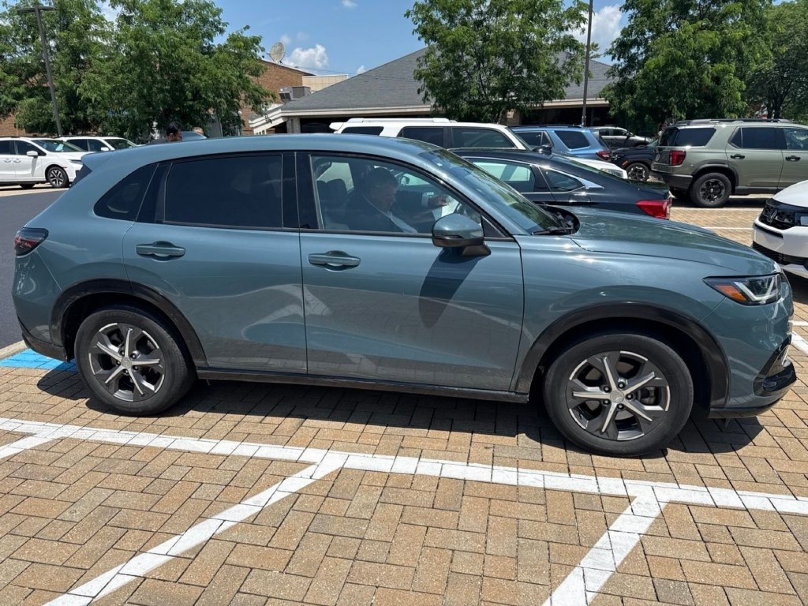 Used 2024 Honda HR-V EX-L image 5