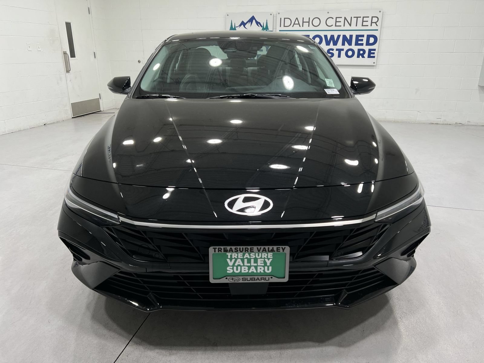 Used 2025 Hyundai Elantra Limited FWD image 3