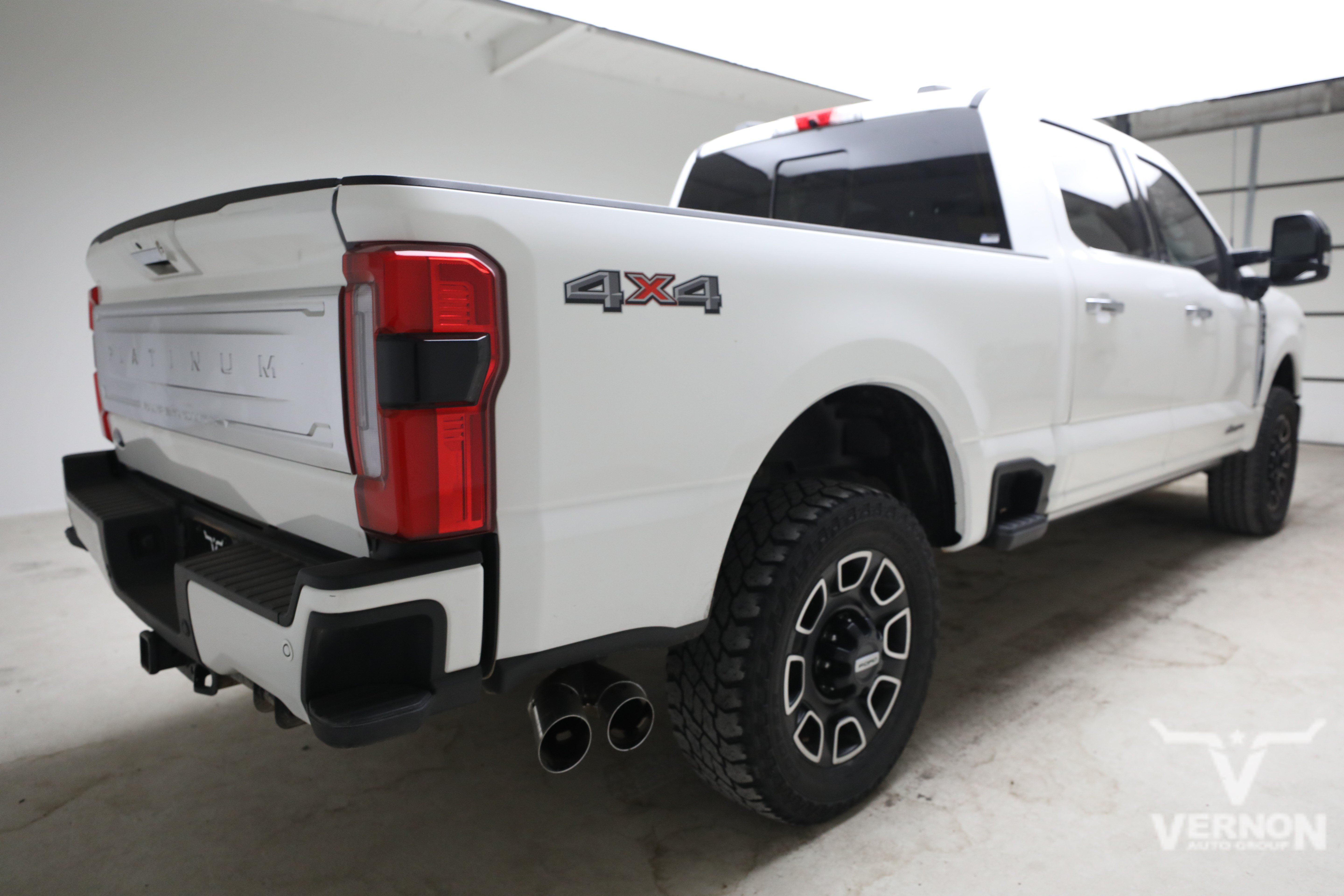 Used 2023 Ford F250 Platinum AWD/4WD image 4