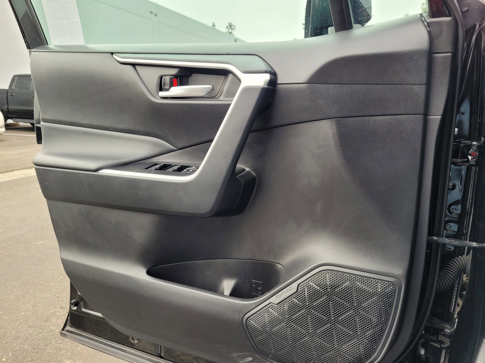 Used 2025 Toyota RAV4 XLE image 24