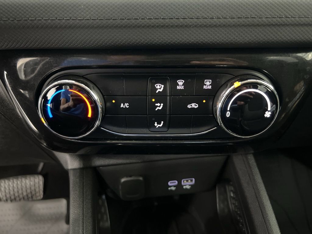 Used 2025 Chevrolet TrailBlazer LT w/ Driver Confidence Package FWD image 16