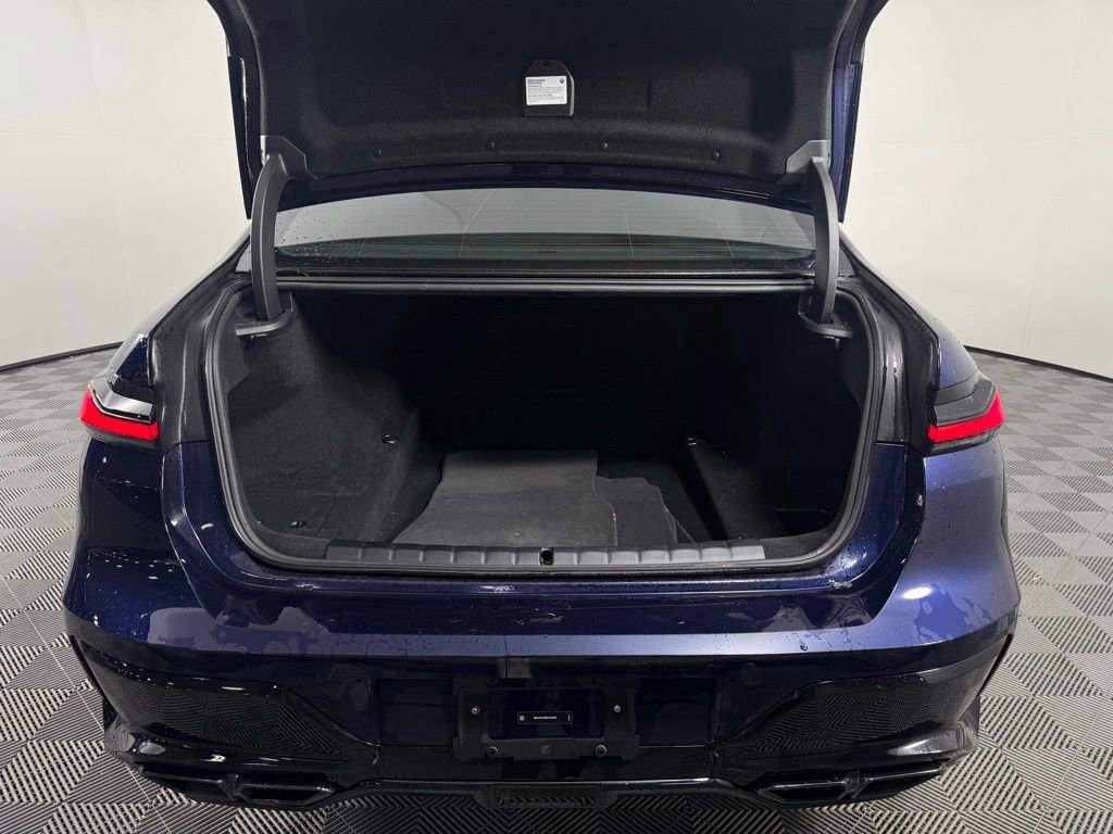 Used 2024 BMW 760i xDrive w/ Executive Package image 23