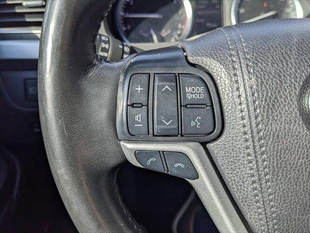 Used 2019 Toyota Highlander AWD V6 image 28