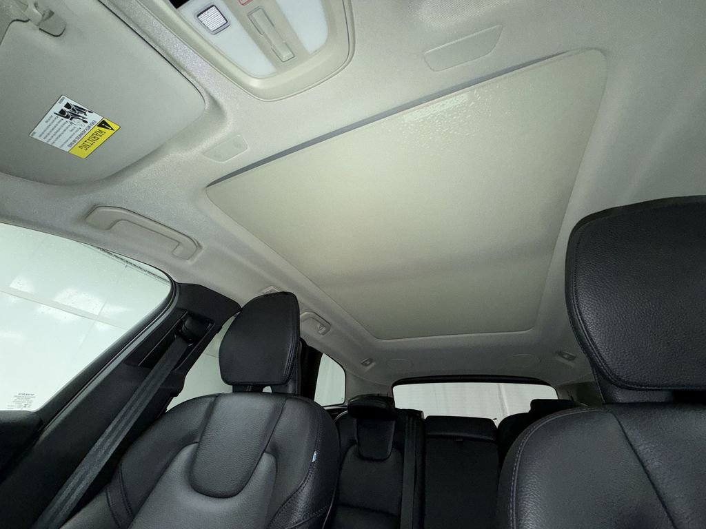 Certified 2024 Volvo XC60 B5 Plus w/ Climate Package image 7