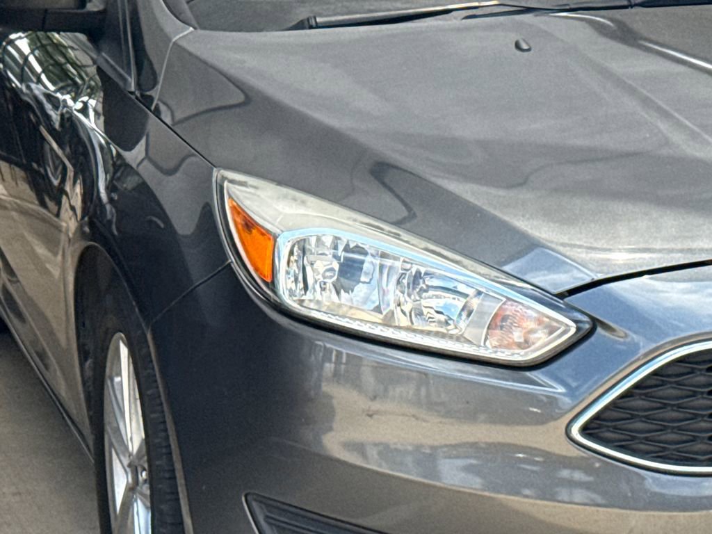 Used 2018 Ford Focus SE FWD image 4