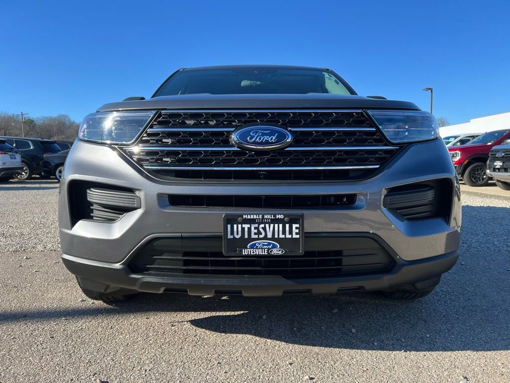 Used 2021 Ford Explorer XLT image 3