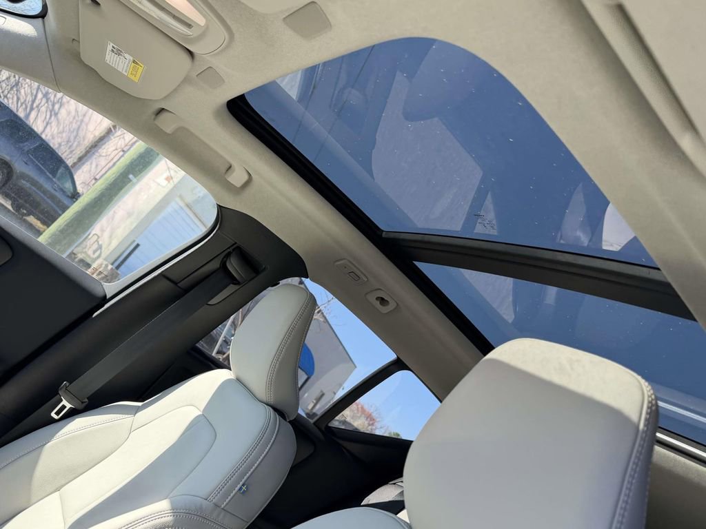 New 2026 Volvo XC40 B5 Ultra w/ Climate Package image 18