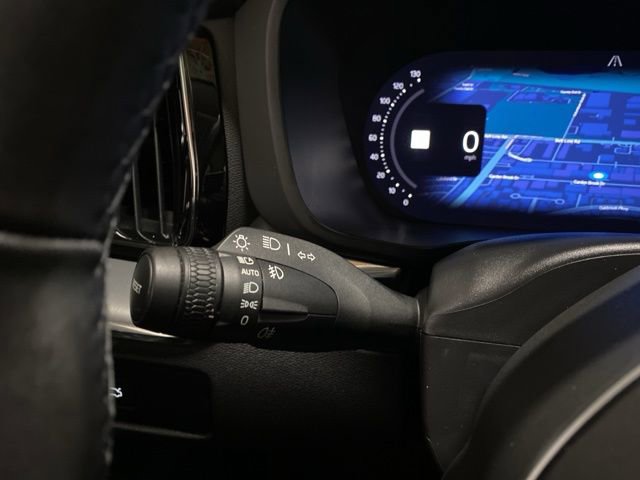 Used 2025 Volvo XC60 B5 Core image 39