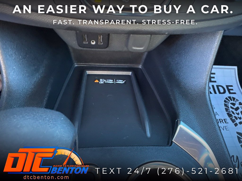 Used 2023 Chevrolet Traverse LT FWD image 23