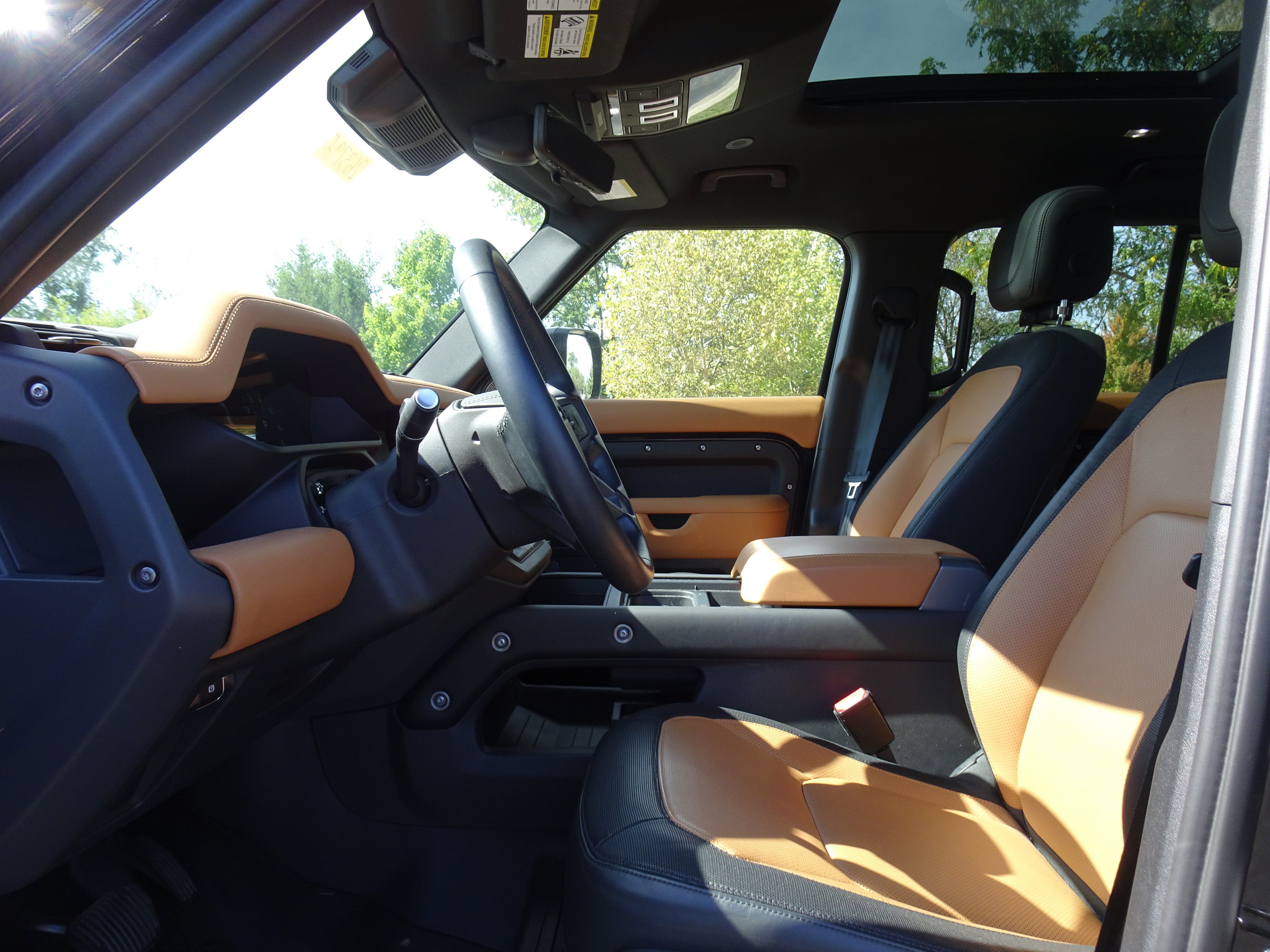 Certified 2024 Land Rover Defender 110 X-Dynamic SE AWD/4WD image 10