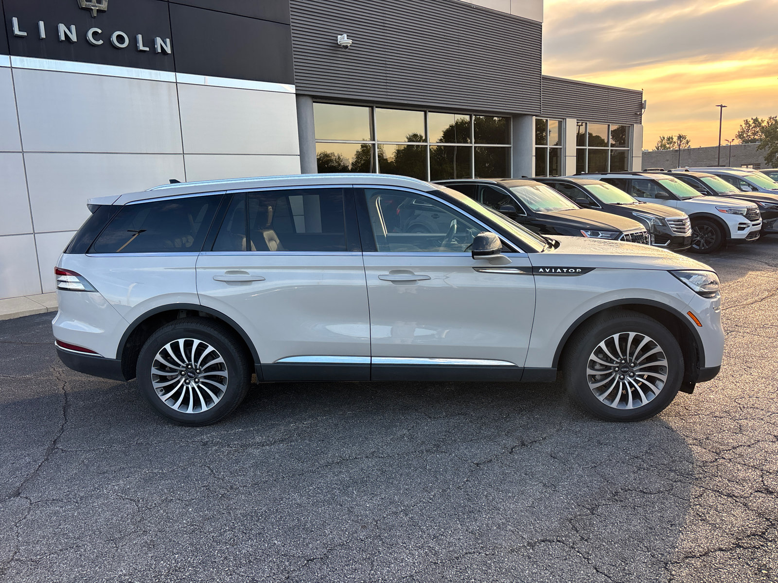 Certified 2024 Lincoln Aviator AWD w/ Premium Package image 8