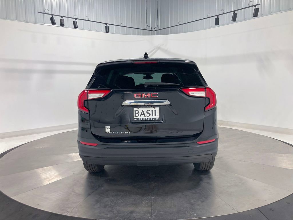 Used 2022 GMC Terrain SLE image 13