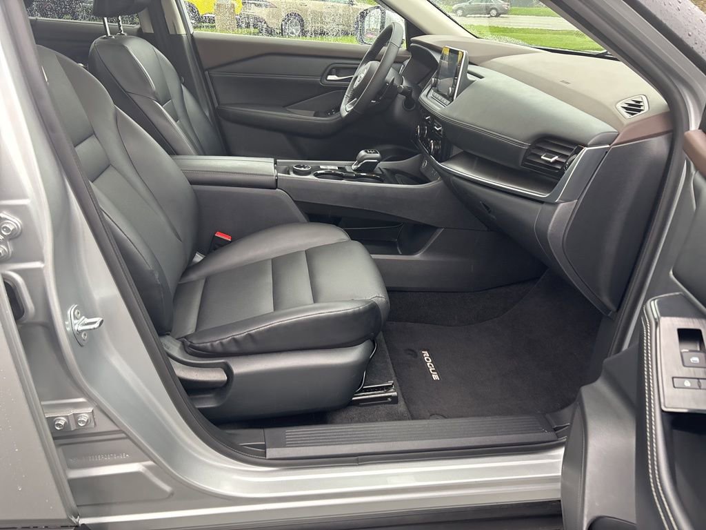 Used 2023 Nissan Rogue SV w/ SV Premium Package AWD/4WD image 33