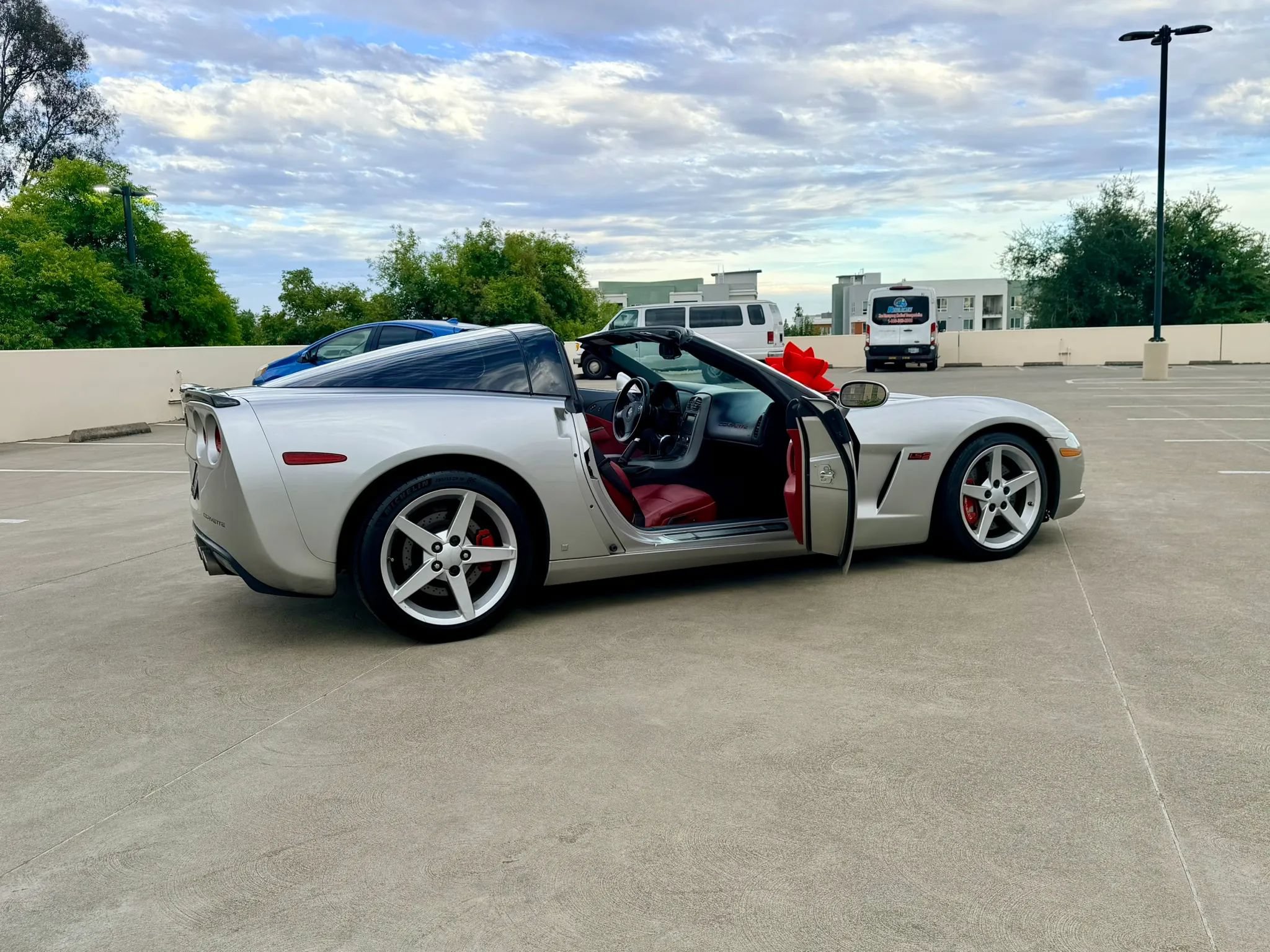 Used 2007 Chevrolet Corvette Coupe w/ Preferred Equipment Group RWD image 16