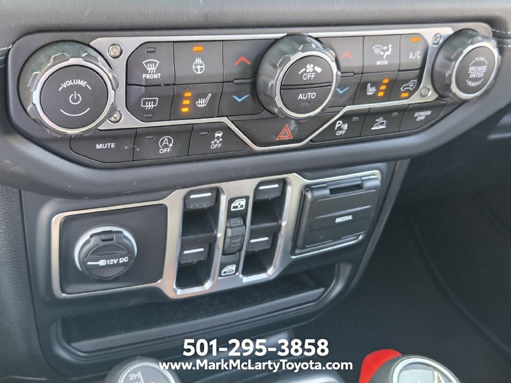 Used 2025 Jeep Wrangler Unlimited Sahara AWD/4WD image 20