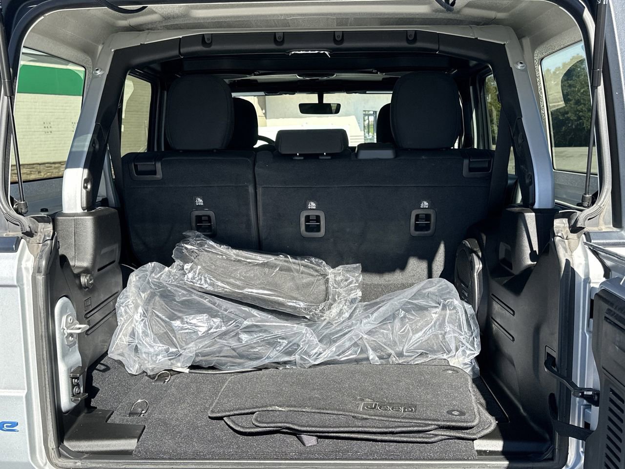 Used 2022 Jeep Wrangler Unlimited Rubicon 4xe w/ Cold Weather Group image 25