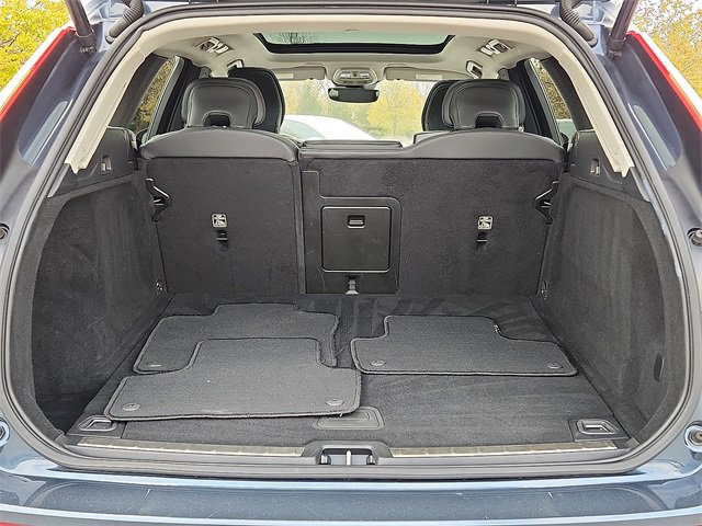 Used 2024 Volvo XC60 B5 Plus image 29