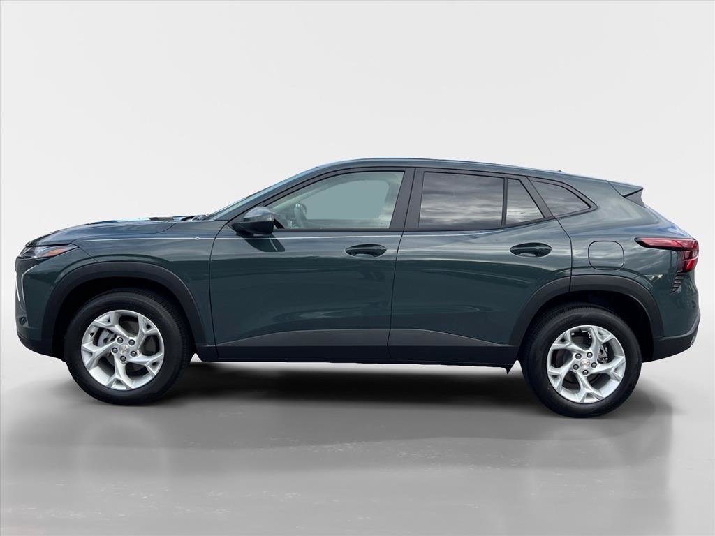 Used 2026 Chevrolet Trax LS w/ LS Convenience Package FWD image 2