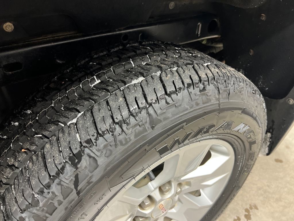 Certified 2017 GMC Canyon SLE w/ SLE Convenience Package image 11