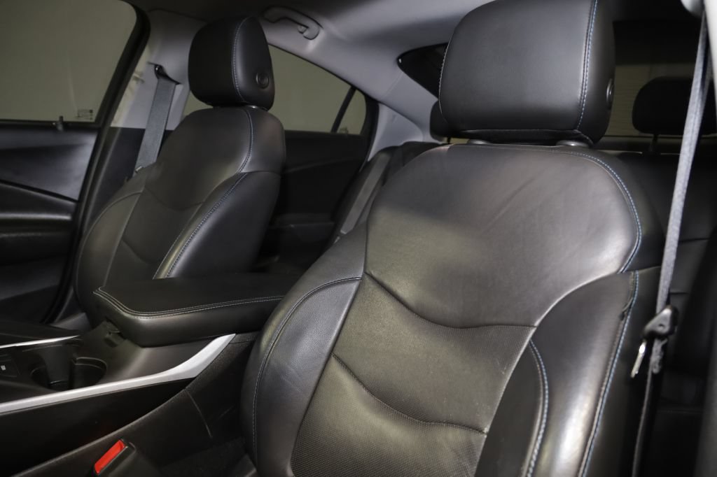 Used 2018 Chevrolet Volt LT w/ Comfort Package FWD image 13
