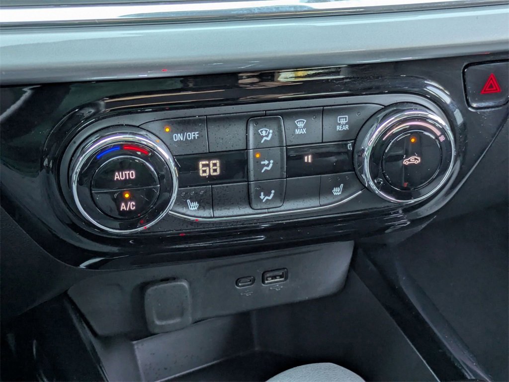 Used 2025 Chevrolet Trax LT w/ LT Convenience Package image 21