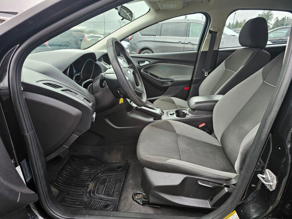 Used 2014 Ford Focus SE w/ SE Winter Package image 18