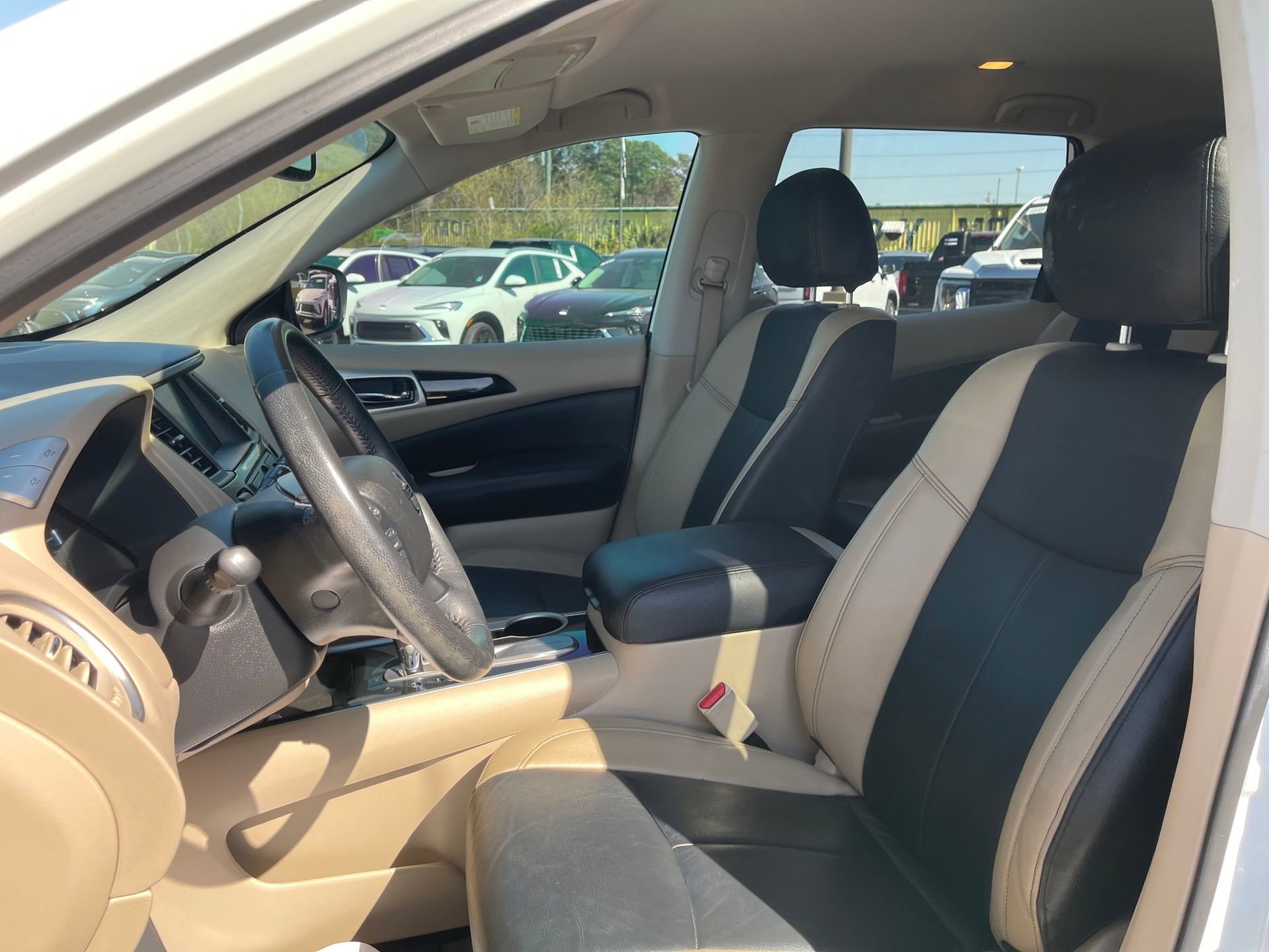 Used 2019 Nissan Pathfinder SV image 13