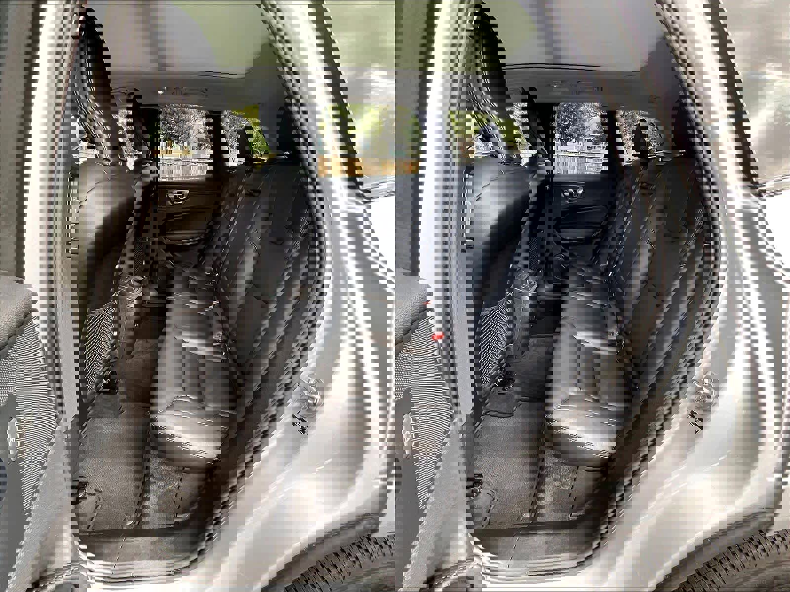 Used 2025 Volvo XC60 B5 Core image 29