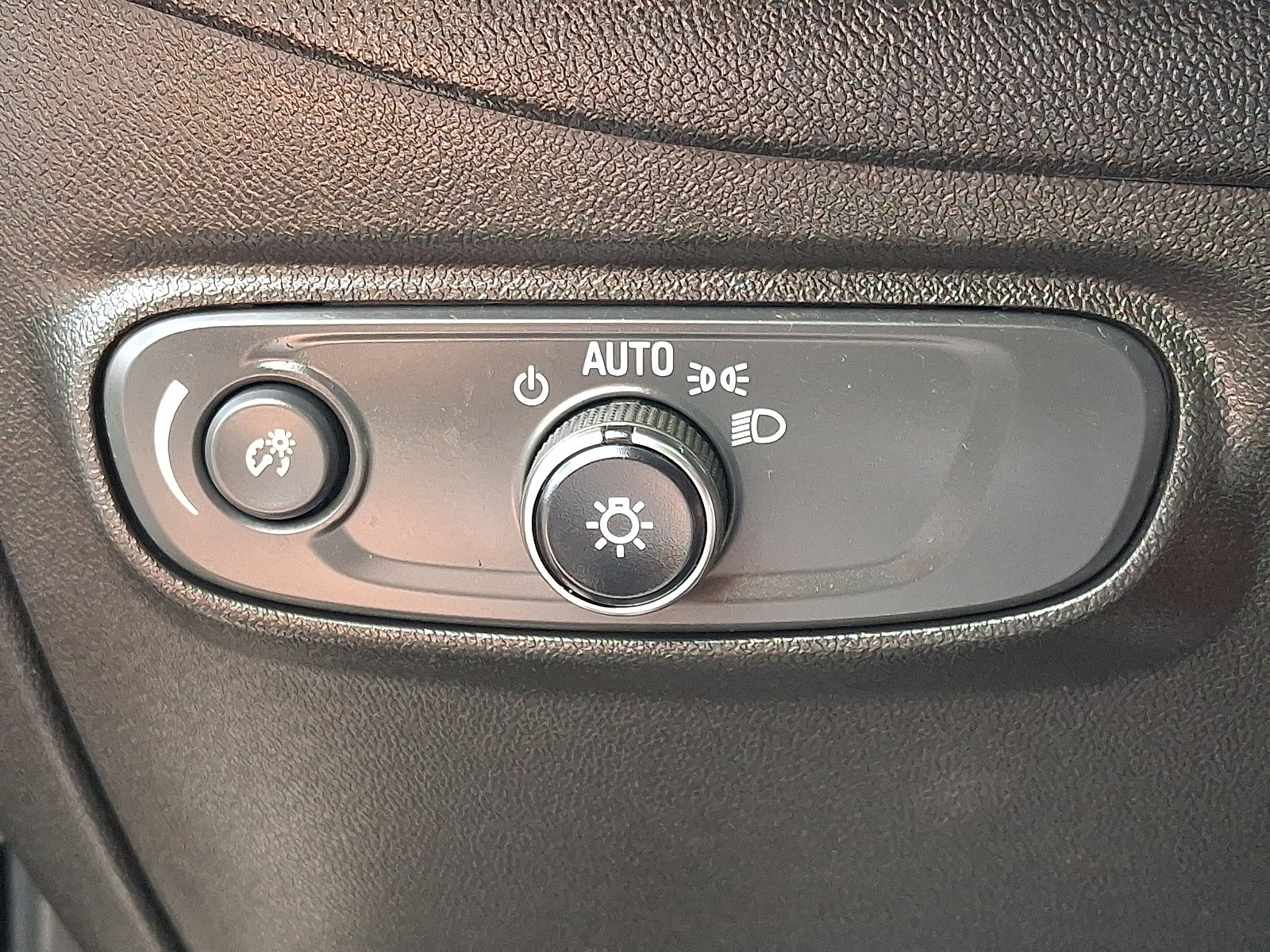 Used 2020 Chevrolet Equinox LT AWD/4WD image 25