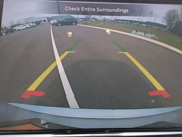 Used 2024 Chrysler Pacifica Touring-L FWD image 24