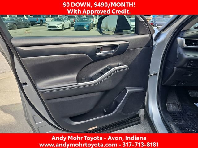 Used 2020 Toyota Highlander XLE image 11