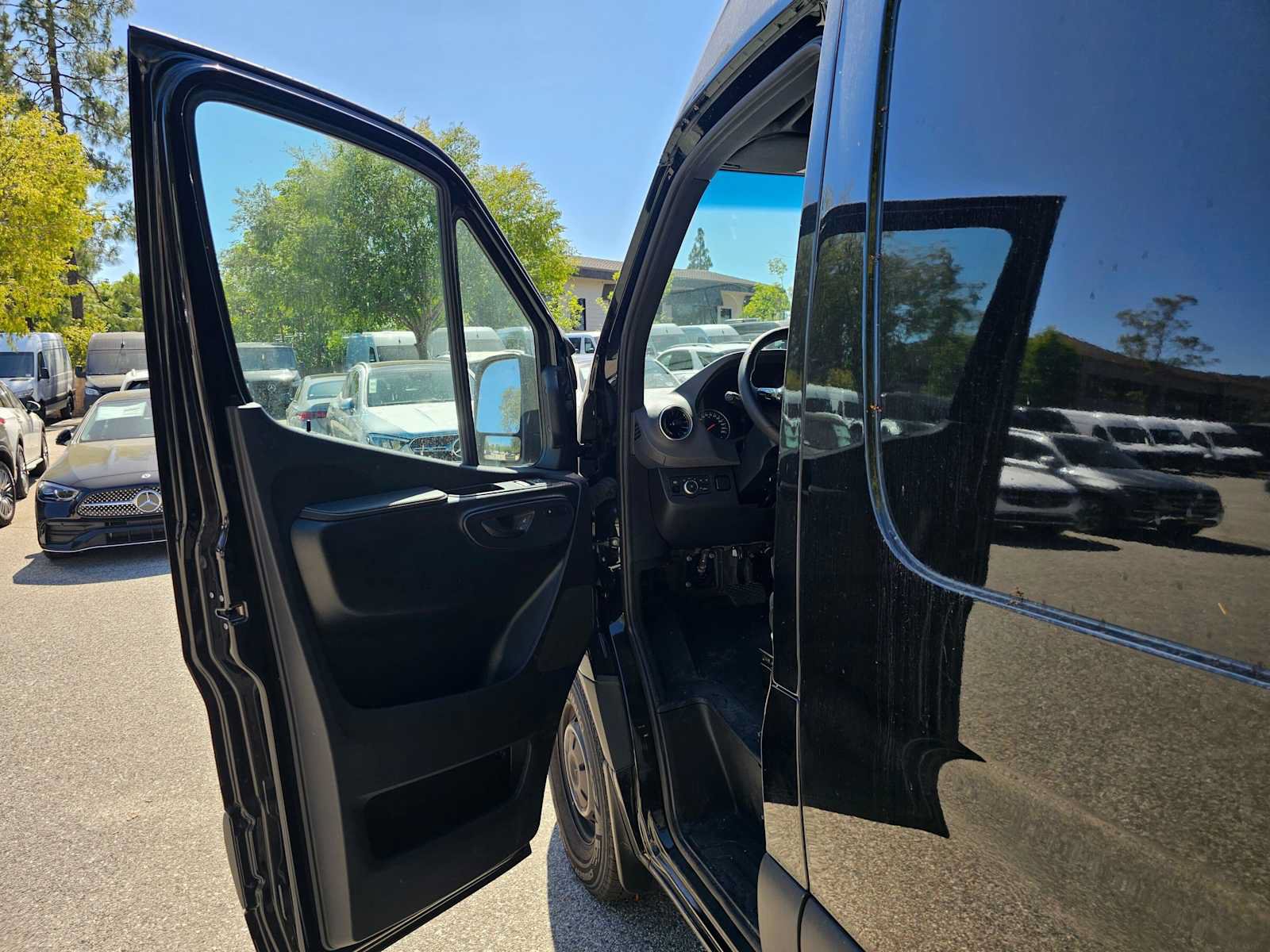 Used 2025 Mercedes-Benz Sprinter 2500 image 19