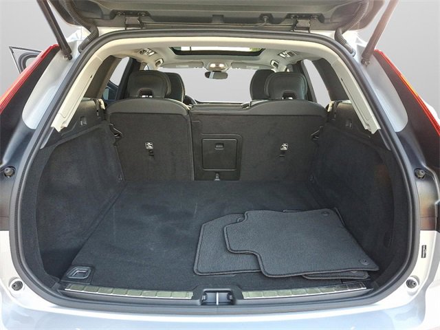 Certified 2025 Volvo XC60 B5 Plus image 29