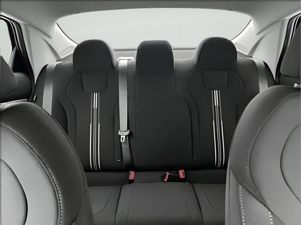 Used 2025 Hyundai Elantra Blue image 25