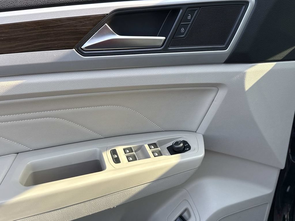 Used 2023 Volkswagen Atlas SE w/ Panoramic Sunroof Package AWD/4WD image 18