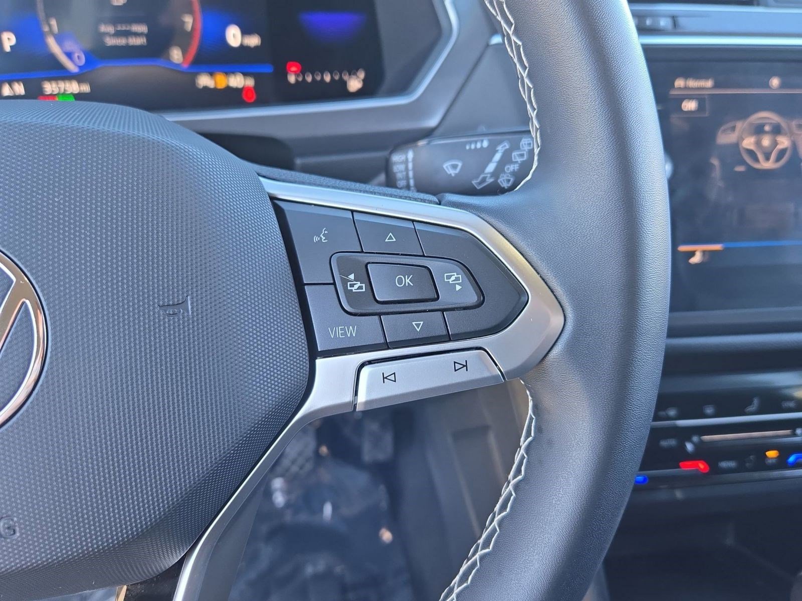 Used 2022 Volkswagen Tiguan SE image 21